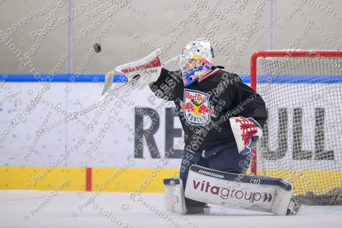20260320 EHC Red Bull München open Locker Room