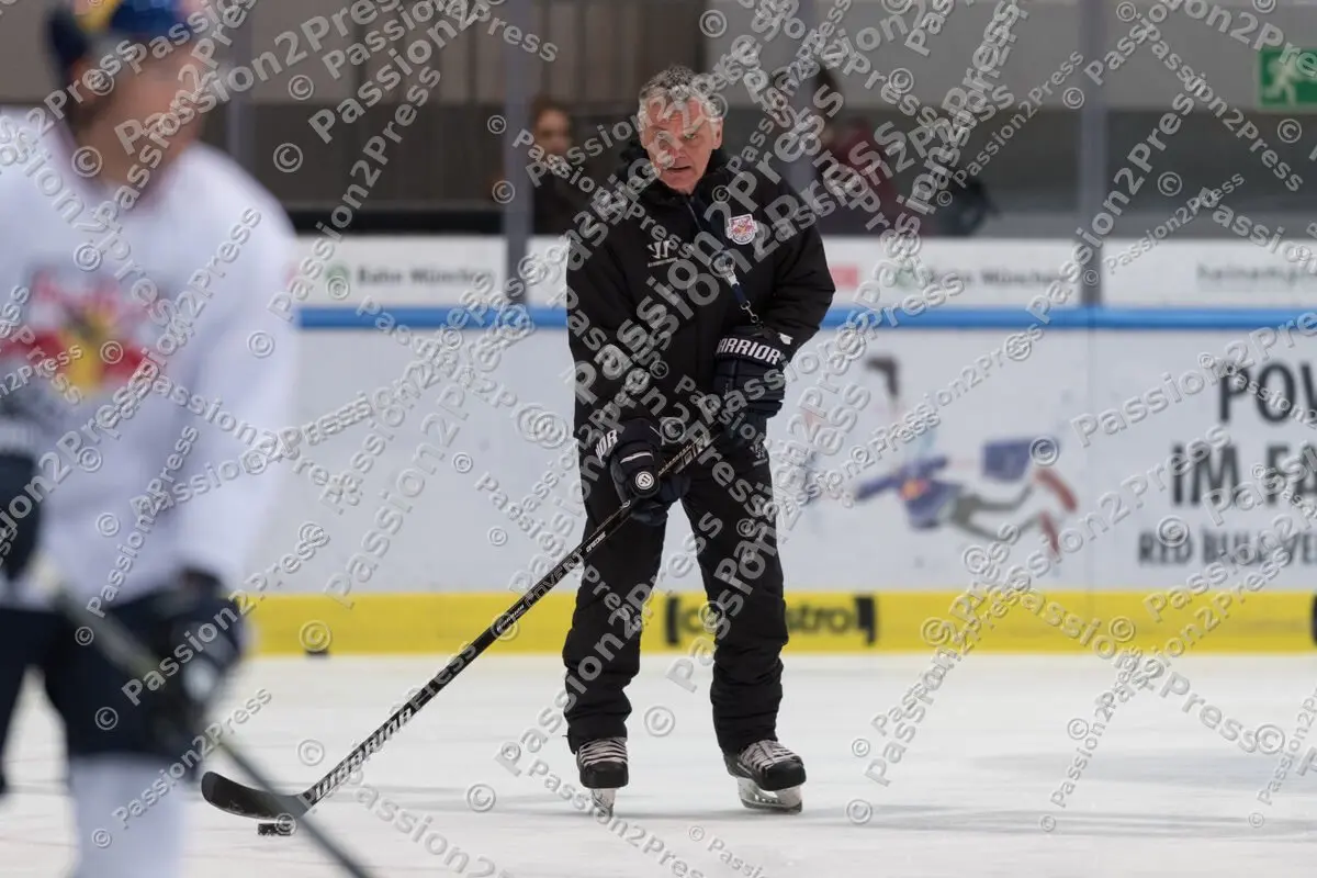 20190311 EHC Red Bull München Open Locker Room