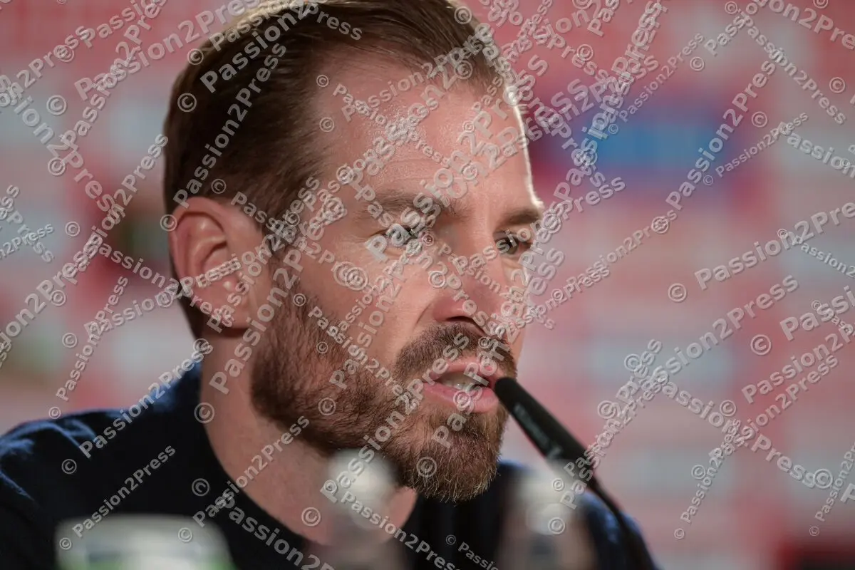 VFBM05_20240211_2152